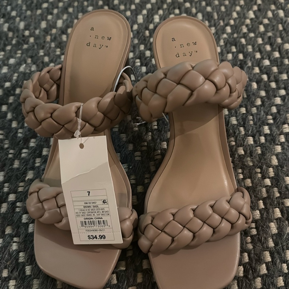 a new day mull basil heel - brand new never worn